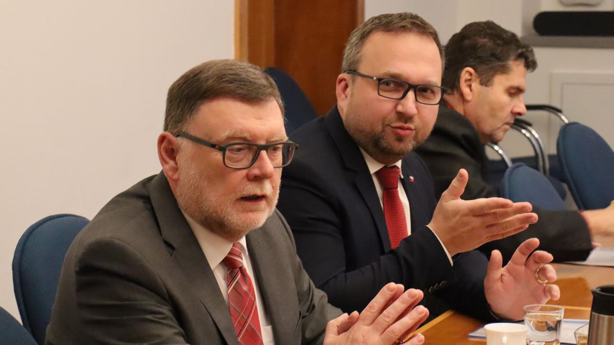 Ministerstva odmítla návrh nové koalice zmrazit platy politiků na pět let